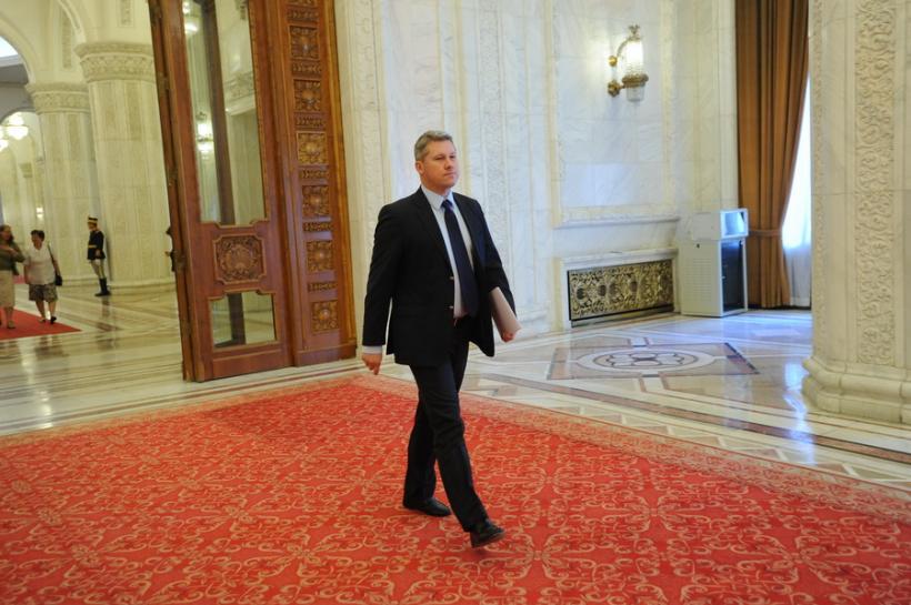 Cătălin Predoiu anunţă că nu mai candidează la şefia PNL