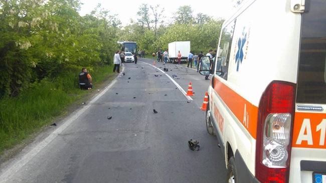 Accident cumplit pe drumul dintre Făget și Deva; un motociclist s-a zdrobit de o dubă