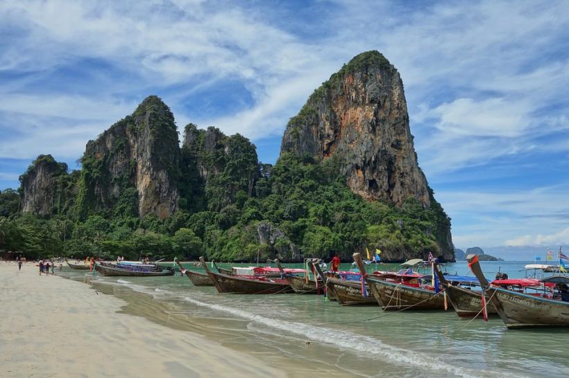 Thailanda a închis accesul turiştilor în mai multe dintre insulele sale, pentru regenerarea recifelor de corali