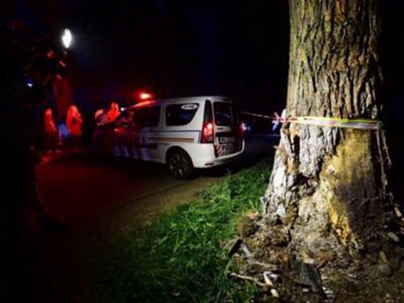 Accident mortal la Constanța; o mașină a ieșit în peisaj și s-a înfipt într-un copac