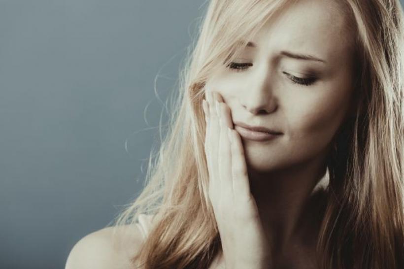 4 moduri de a vindeca gingivita. Află cum să o combați pas cu pas
