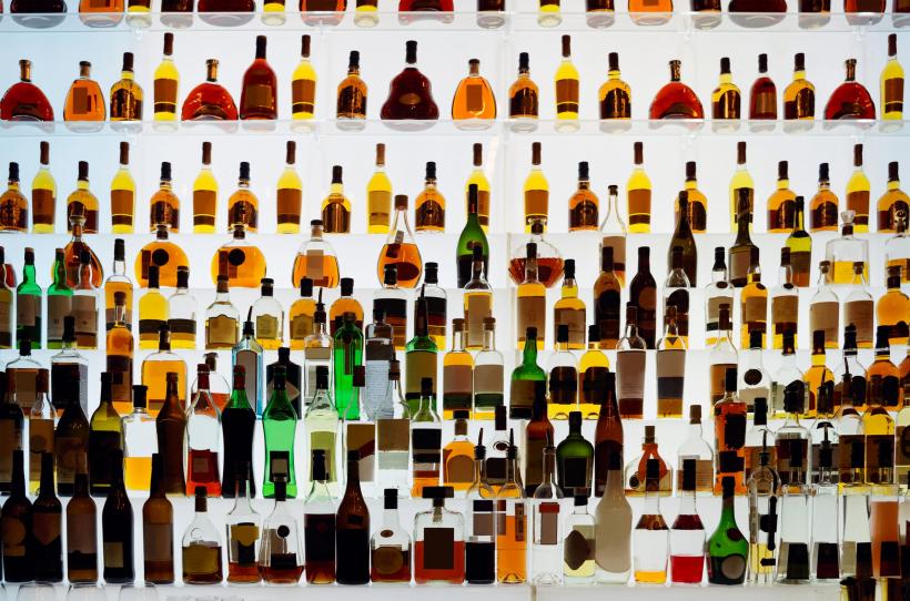 Românii, în „clubul select” al băutorilor de alcool