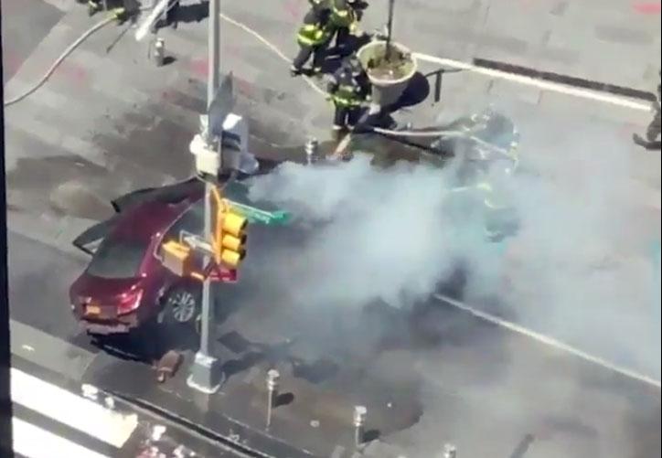 VIDEO - Un mort şi 22 de răniţi, în Times Square din New York, după ce un şofer a intrat cu maşina în pietoni