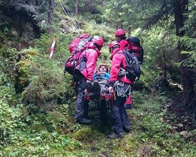 Salvamontiștii mureșeni au intervenit pentru recuperarea unui turist rănit