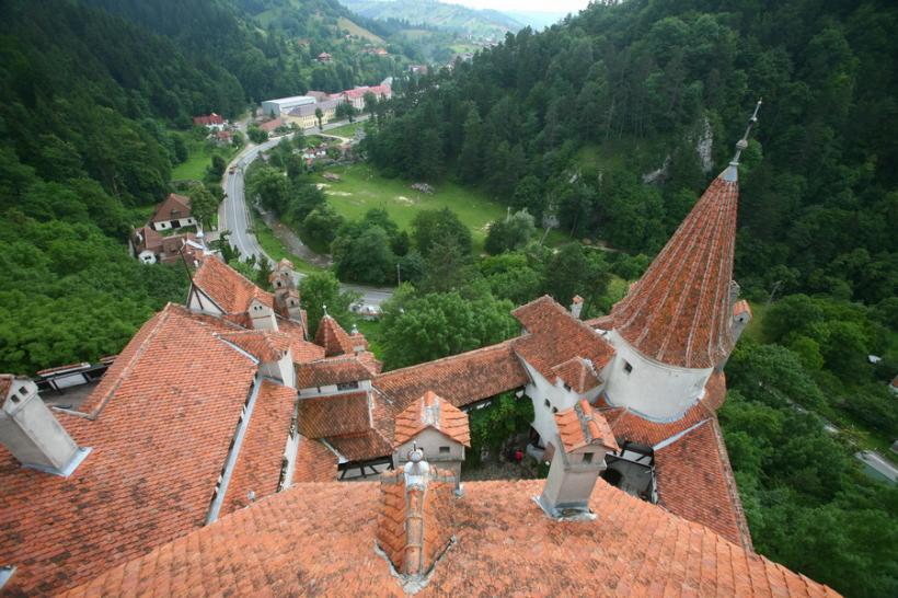 National Geographic - De la legenda Castelului lui Dracula la neobişnuiţii Vulcani Noroioşi, România este plină de surprize