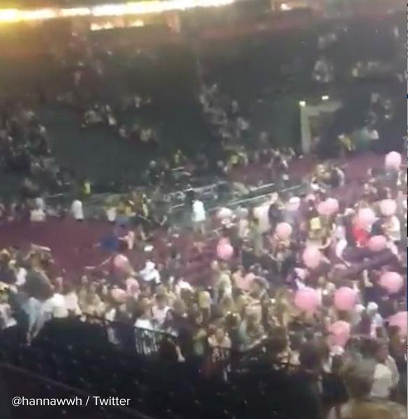 Ariana Grande îşi suspendă turneul după atentatul de la Manchester