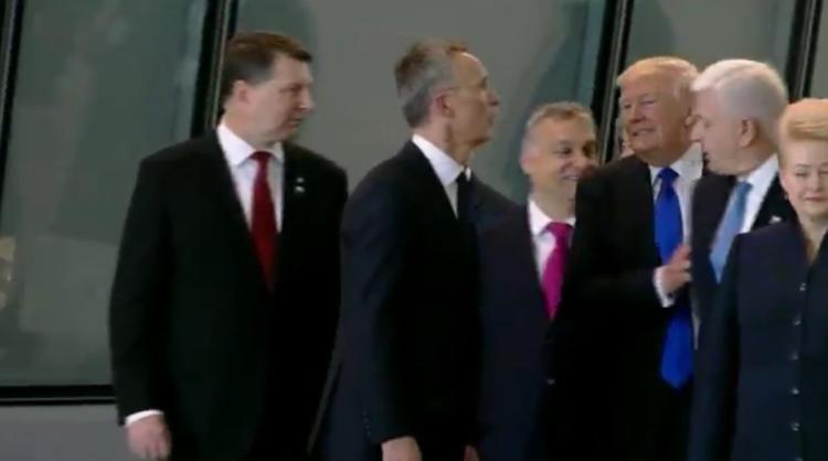 VIDEO - NATO: Trump l-a îmbrâncit pe premierul muntenegrean