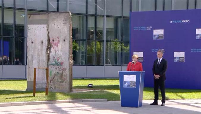 Un fragment din Zidul Berlinului şi un memorial pentru 11 septembrie, monumentele inaugurate în faţa noului sediului NATO