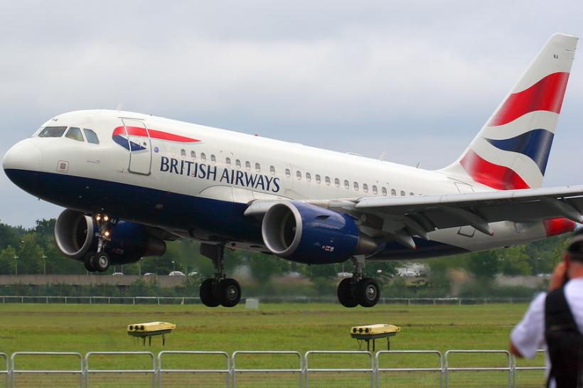 Problemele IT au şters o jumătate de miliard de lire sterline din capitalizarea bursieră a proprietarului British Airways