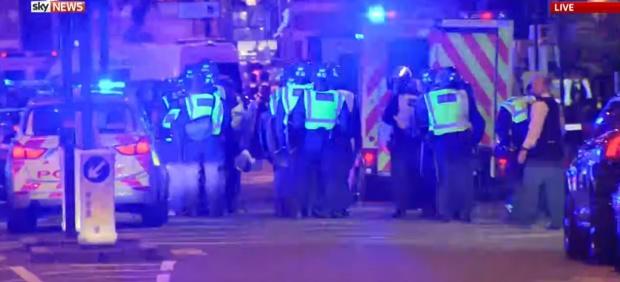 Atacuri la Londra: Șapte morți și 48 de răniți, după ce un camion a intrat în pietoni pe London Bridge. Poliția a doborât trei teroriști și reconstituie evenimentele 