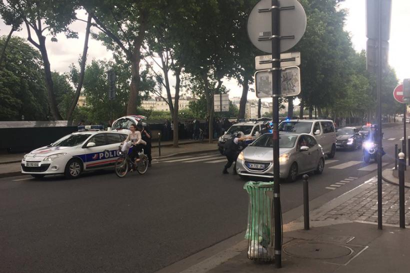 UPDATE - ALERTĂ la PARIS - Au fost auzite mai multe focuri de armă la catedrala Notre-Dame
