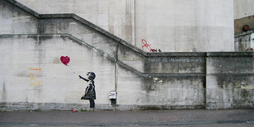 Banksy îşi retrage oferta &quot;artă pentru voturi&quot; făcută votanţilor britanici, după un avertisment al poliţiei