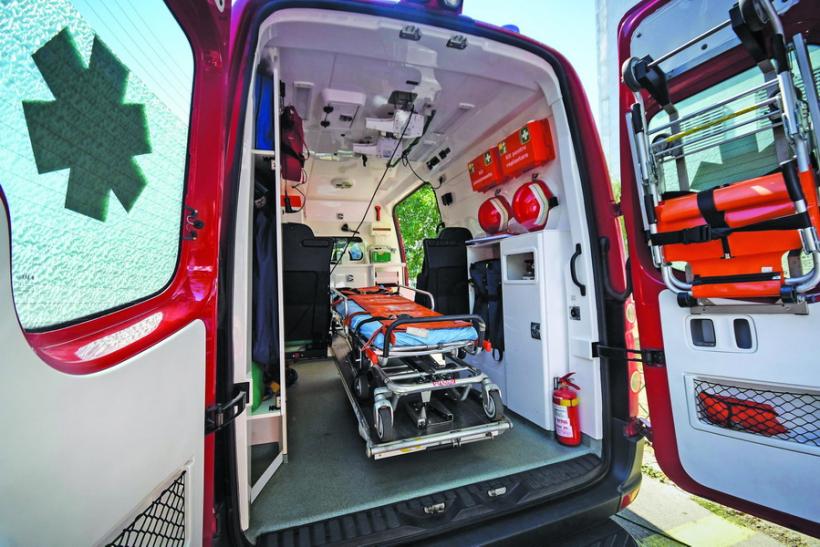 Războiul ambulanţelor: doi se ceartă, SGG câştigă