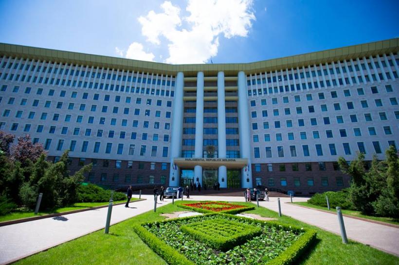 Parlamentul de la Chişinău a revotat un Protocol privind cooperarea militară moldo-română, respins anterior de Igor Dodon