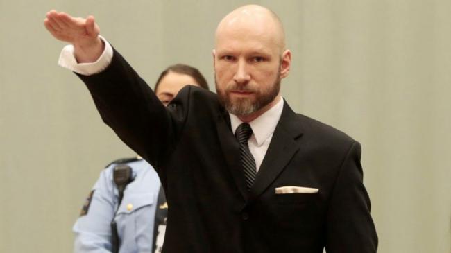 Ucigașul norvegian Anders Breivik și-a schimbat identitatea