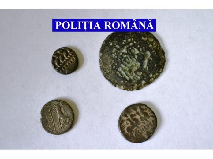 Hunedoara - Polițiștii au recuperat mai multe monezi antice care au fost furate de 4 cehi