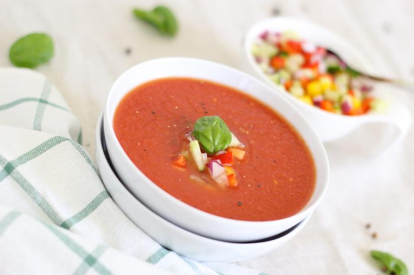 REŢETA ZILEI: Supă rece de roşii (reţetă spaniolă)