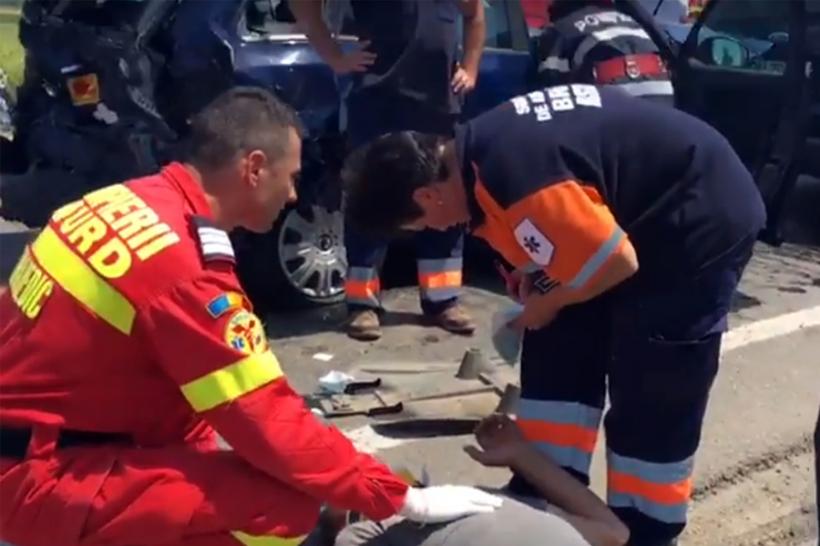 VIDEO - 4 mașini, implicate într-un accident cu 2 victime la Stupini, județul Brașov