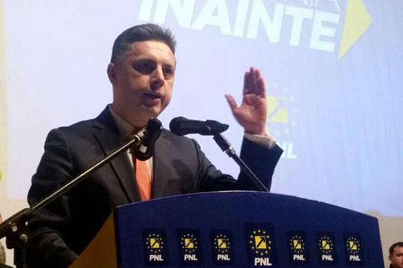 Liderul PNL Neamţ, deputatul Mugur Cozmanciuc, a anunţat că cere demisia lui Dragnea şi Grindeanu