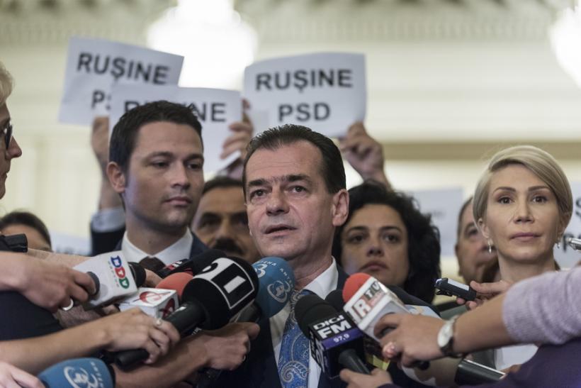 Guvernul Grindeanu a căzut. Moțiunea, votată cu 241 voturi pentru și 10 împotrivă 18580193