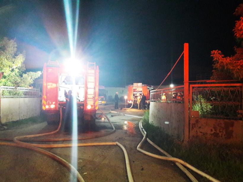 Incendiu puternic și pericol de explozie la fosta platformă chimică de la Săvinești