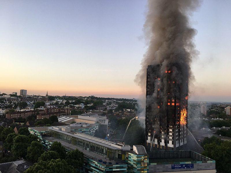 Peste 600 de clădiri în pericol în Marea Britanie