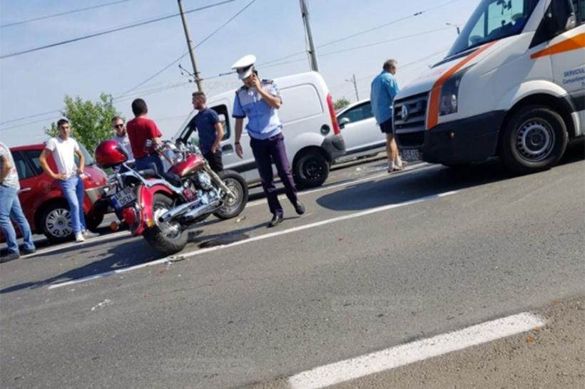 Tamponare în lanț în Arad în fața sediului RAR din cauza unui motociclist.