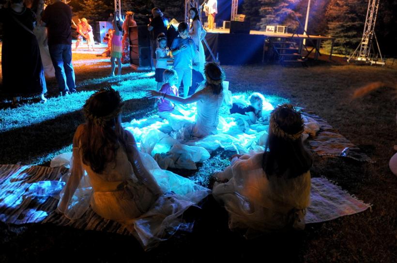 GALERIE FOTO - Sânzienele, sărbătoare păgână a românilor, celebrate la Școala Centrală 18580435