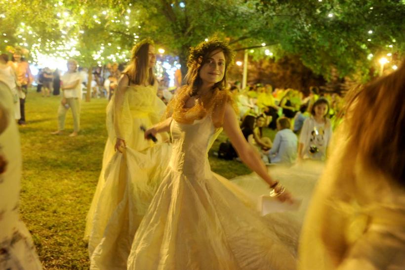 GALERIE FOTO - Sânzienele, sărbătoare păgână a românilor, celebrate la Școala Centrală 18580441