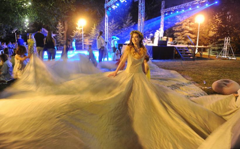 GALERIE FOTO - Sânzienele, sărbătoare păgână a românilor, celebrate la Școala Centrală 18580443