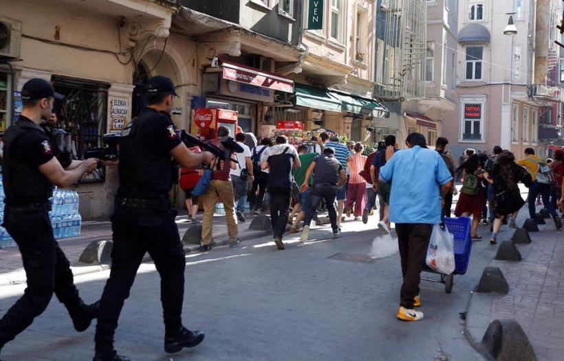 Turcia: Poliţia a recurs la gloanţe de cauciuc pentru a bloca un marş al diversităţii la Istanbul