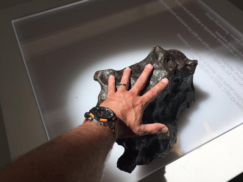 Un meteorit rar, vechi de 4,5 miliarde de ani, descoperit în Olanda