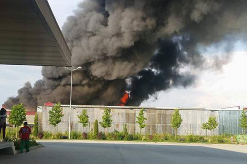 Ministerul Mediului: Incendiul de la Baloteşti nu a produs o poluare semnificativă în zonă