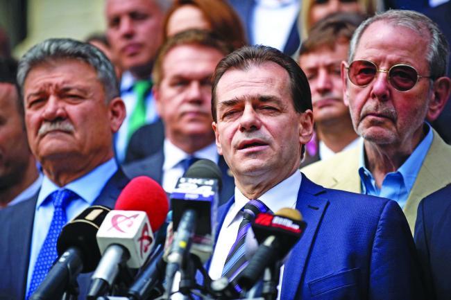  Orban: E o ruşine pentru partidul de guvernământ că se prezintă cu un asemenea candidat de prim-ministru şi o asemenea listă de guvern