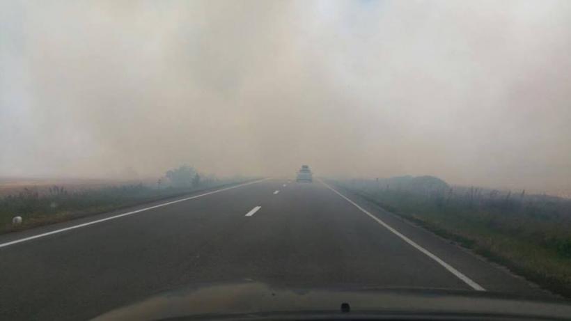 Olt: Traficul rutier pe DN 65, blocat între Găneasa şi Pădurea Saru din cauza unui incediu