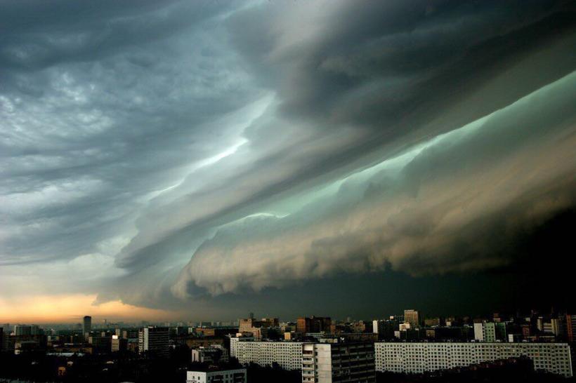 VIDEO - Moscova, lovită de cea mai puternică furtună din ultimii 50 de ani