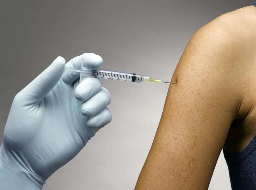 MS asigură populaţia că nu rămâne fără vaccin