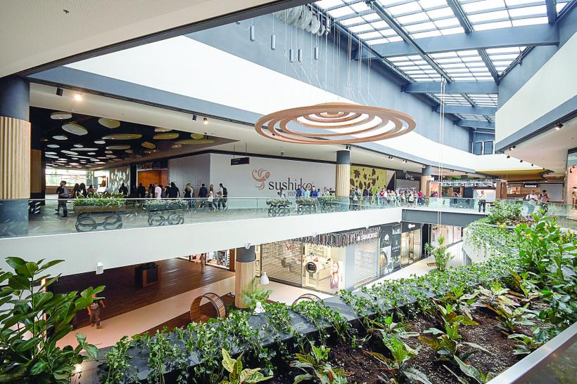 Doar 25-30 de oraşe din România pot absorbi mall-uri