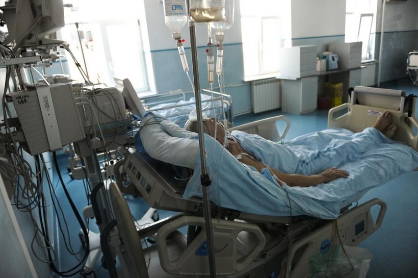 Vaslui - Femeie în comă, după ce la spital i-a fost tratată hipertensiune cu o... clismă