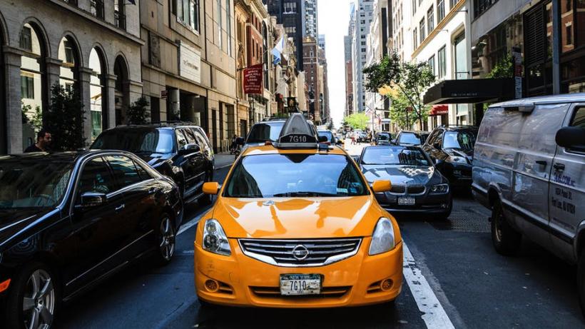Şoferii din New York îşi petrec 107 ore pe an pe an căutând un loc de parcare