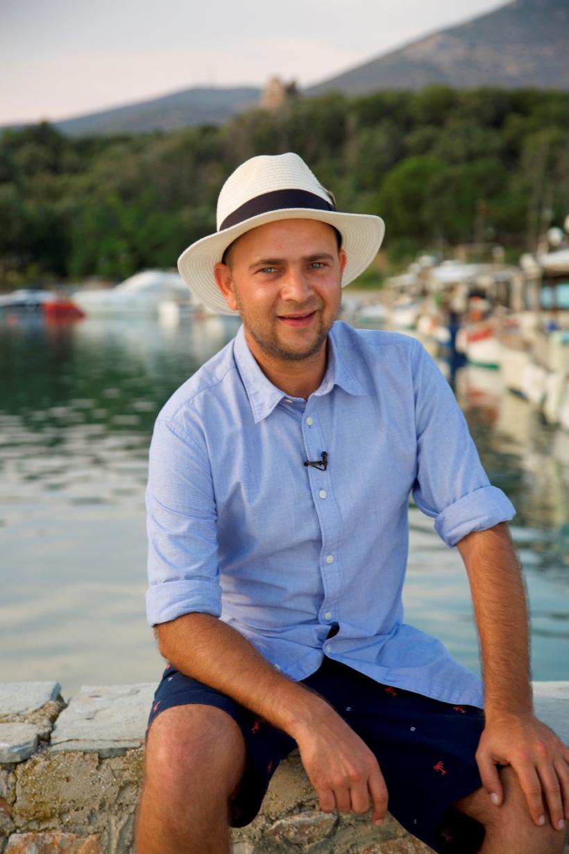 Cosmin Seleși filmează de trei săptămâni, în Grecia, pentru show-ul “Aventură cu 4 stele”:  “Nu am avut timp să fac nici măcar o baie în mare”