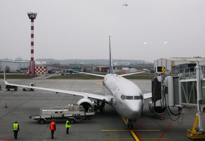 Două aeronave au cerut aterizarea de urgență pe Aeroportul Internațional Henri Coandă