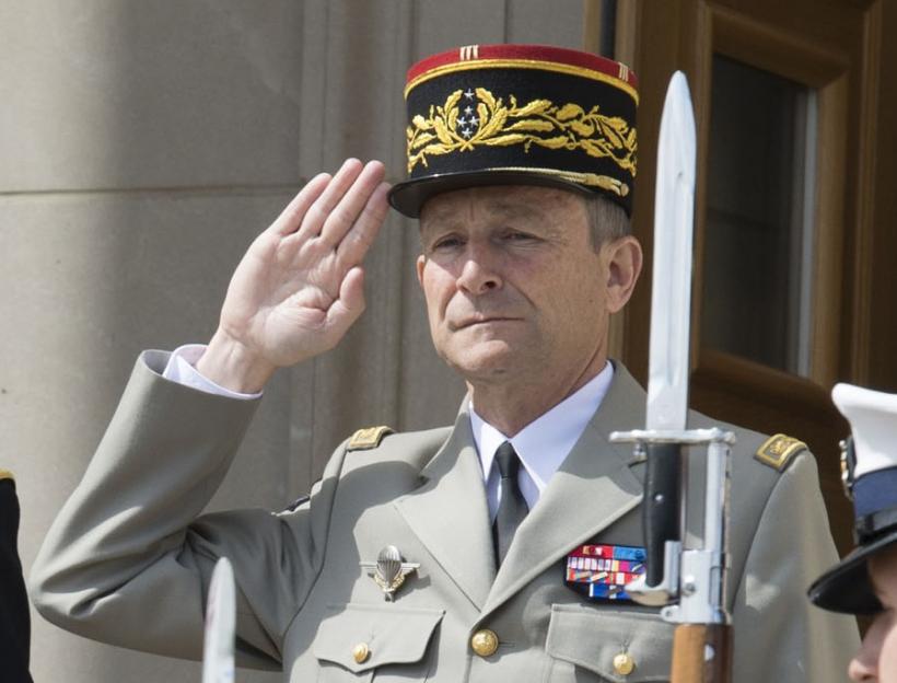 Generalul armatei franceze a demisionat după o ceartă cu Emmanuel Macron