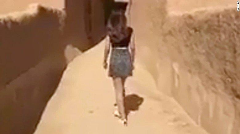 O tânără a fost arestată pentru că se plimba în fustă scurtă într-un sit istoric din Arabia Saudită