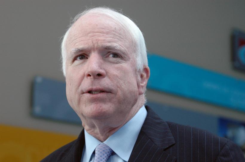 John McCain are cancer la creier. Obama îl încurajează: Mergi mai departe