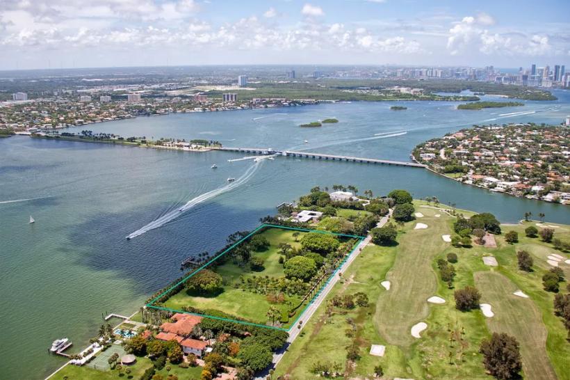 Julio Iglesias cere 150 milioane de euro pentru o proprietate din Miami