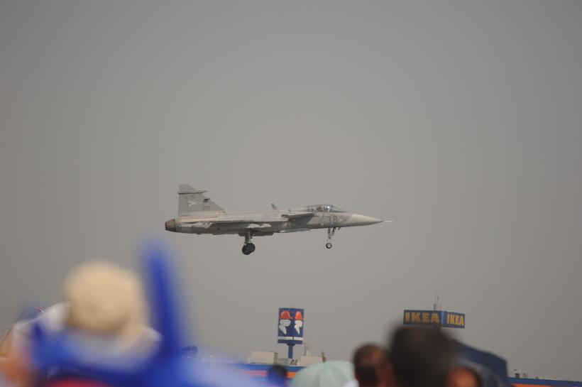 BIAS 2017 - un mix de acrobaţii cu elicopterul, aeronave militare şi avioane istorice (GALERIE FOTO) 18582786