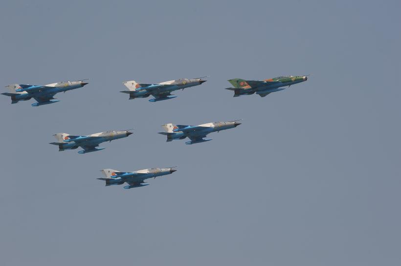 BIAS 2017 - un mix de acrobaţii cu elicopterul, aeronave militare şi avioane istorice (GALERIE FOTO) 18582791