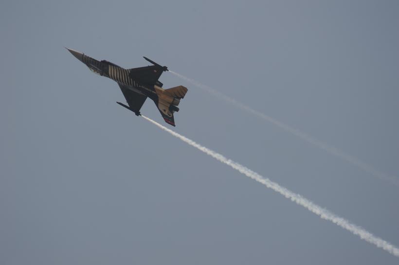 BIAS 2017 - un mix de acrobaţii cu elicopterul, aeronave militare şi avioane istorice (GALERIE FOTO) 18582793