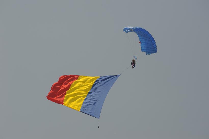 BIAS 2017 - un mix de acrobaţii cu elicopterul, aeronave militare şi avioane istorice (GALERIE FOTO) 18582794